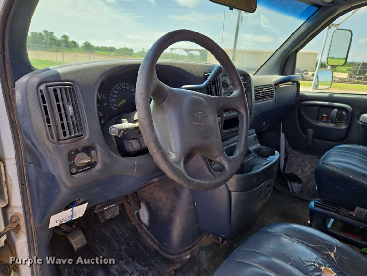 image for item EN8150 1999 Chevrolet Express 3500 dump flatbed pickup truck