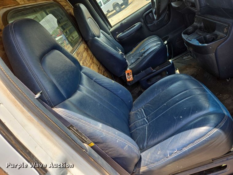 image for item EN8150 1999 Chevrolet Express 3500 dump flatbed pickup truck