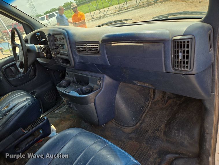 image for item EN8150 1999 Chevrolet Express 3500 dump flatbed pickup truck