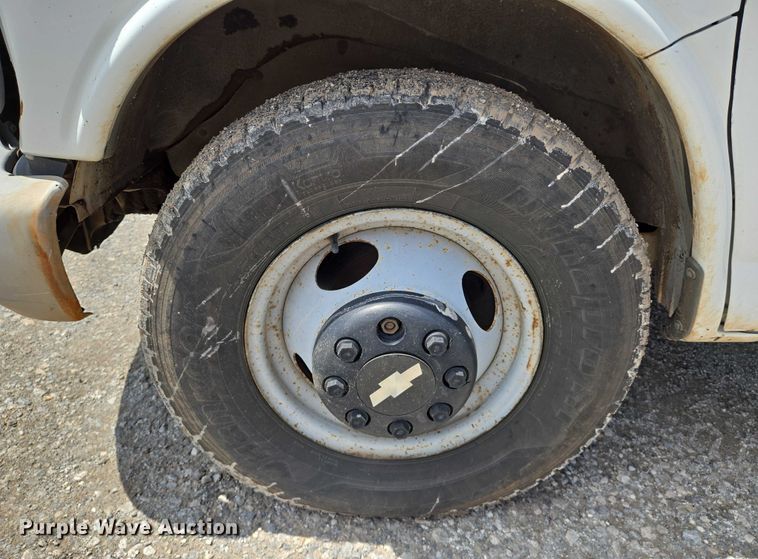 image for item EN8150 1999 Chevrolet Express 3500 dump flatbed pickup truck