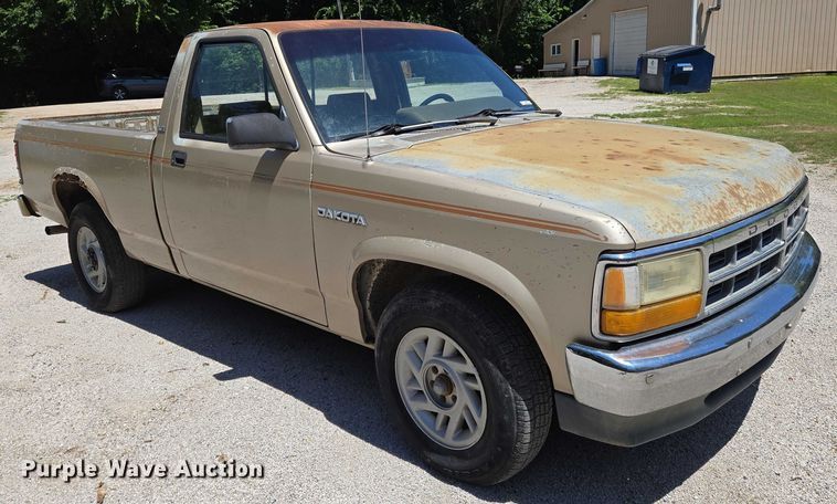 image for item EN8164 1993 Dodge Dakota pickup truck