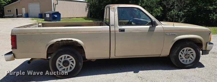 image for item EN8164 1993 Dodge Dakota pickup truck