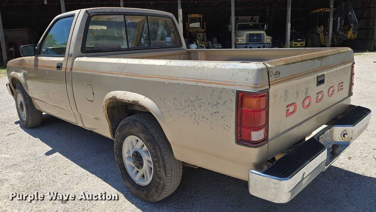 image for item EN8164 1993 Dodge Dakota pickup truck