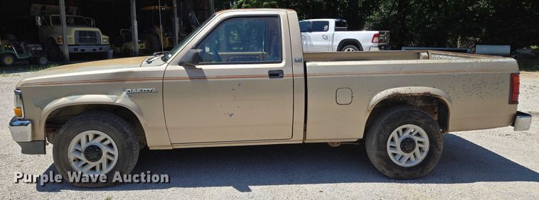 image for item EN8164 1993 Dodge Dakota pickup truck