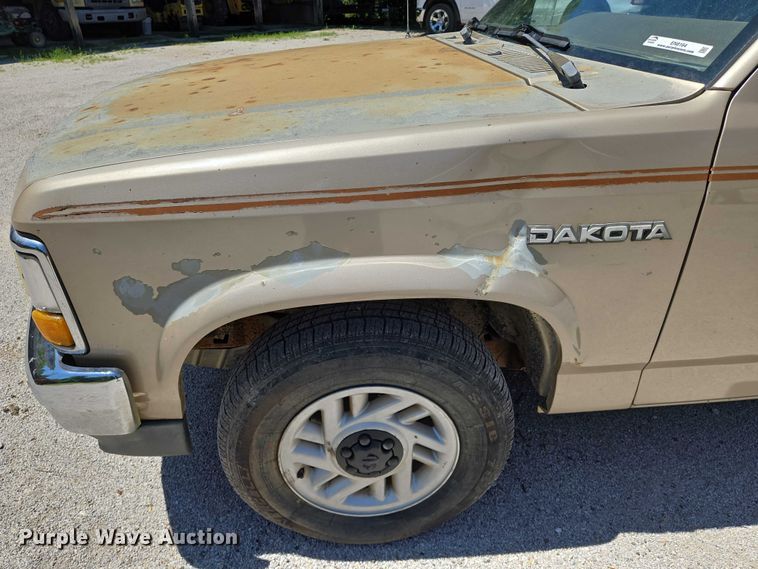 image for item EN8164 1993 Dodge Dakota pickup truck