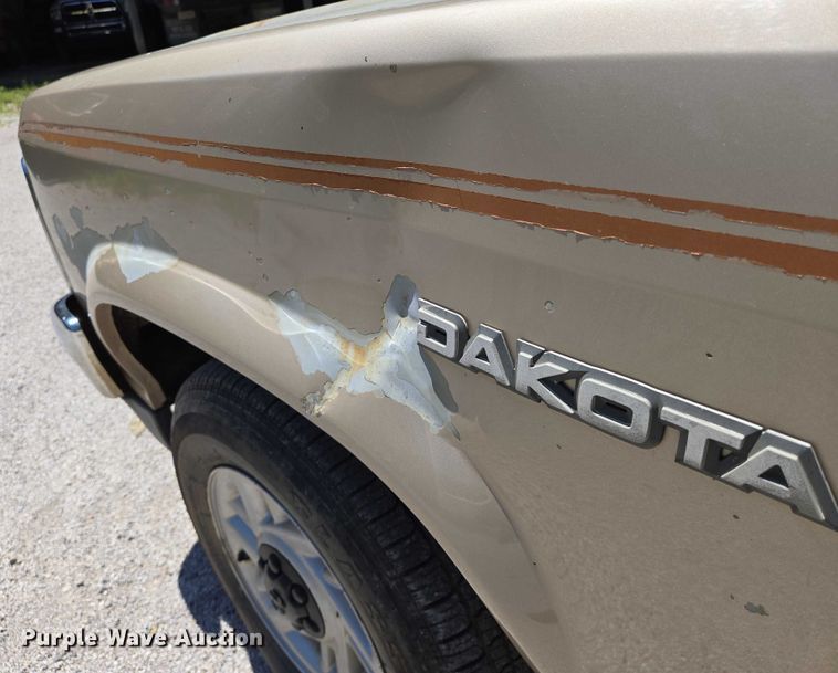 image for item EN8164 1993 Dodge Dakota pickup truck