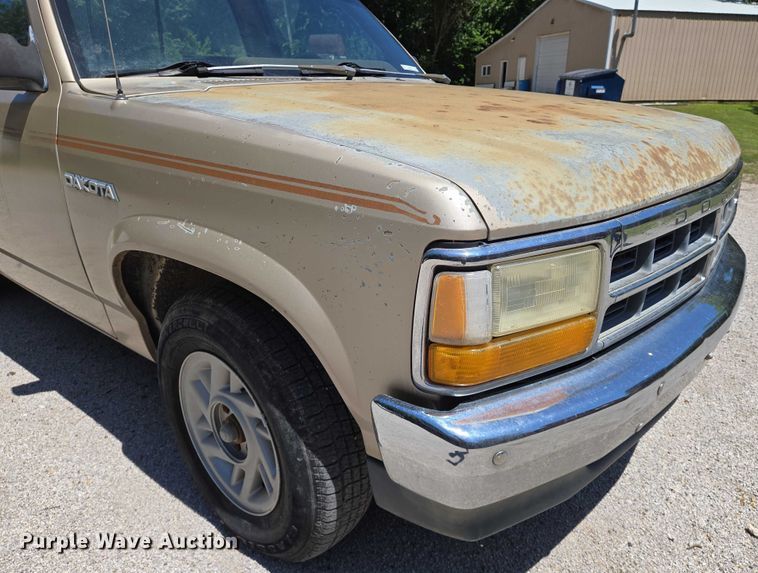image for item EN8164 1993 Dodge Dakota pickup truck