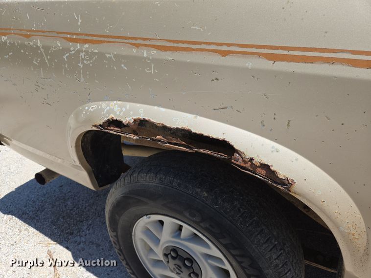 image for item EN8164 1993 Dodge Dakota pickup truck