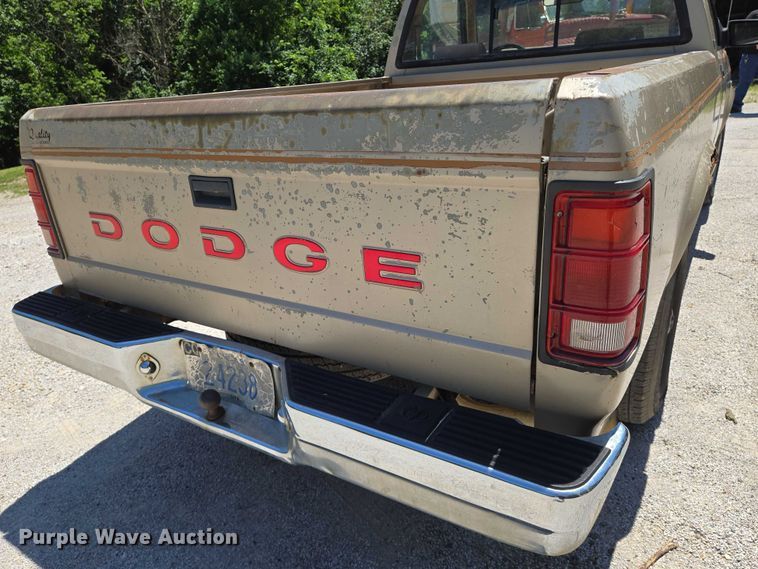 image for item EN8164 1993 Dodge Dakota pickup truck