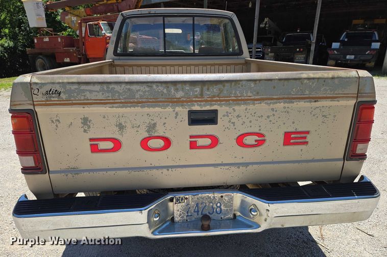 image for item EN8164 1993 Dodge Dakota pickup truck