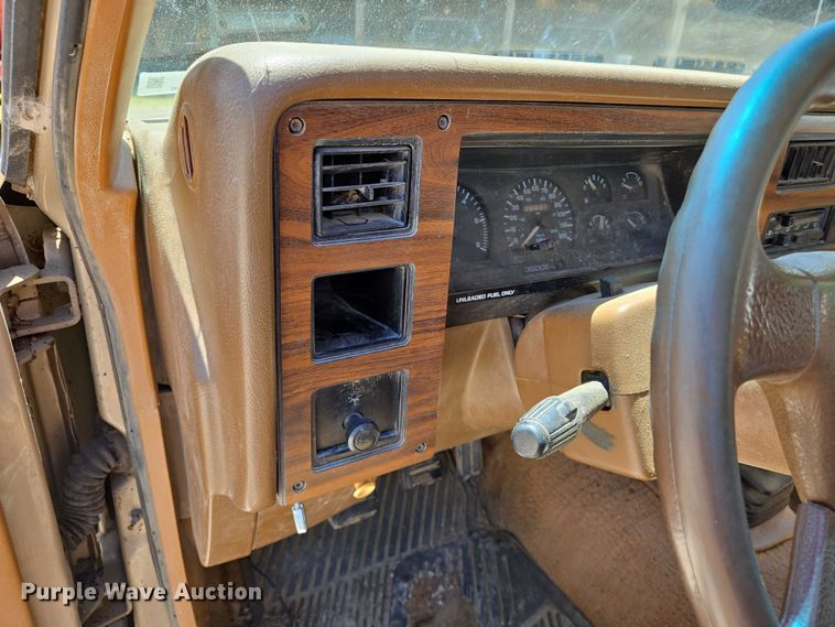 image for item EN8164 1993 Dodge Dakota pickup truck