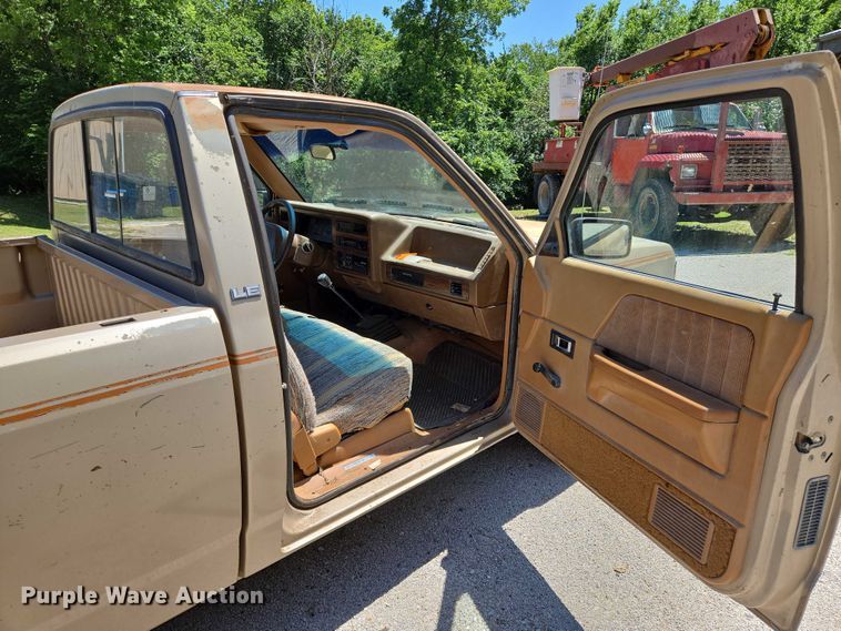 image for item EN8164 1993 Dodge Dakota pickup truck