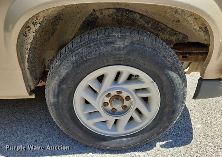 image for item EN8164 1993 Dodge Dakota pickup truck