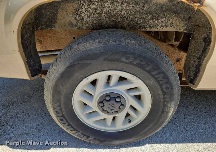 image for item EN8164 1993 Dodge Dakota pickup truck