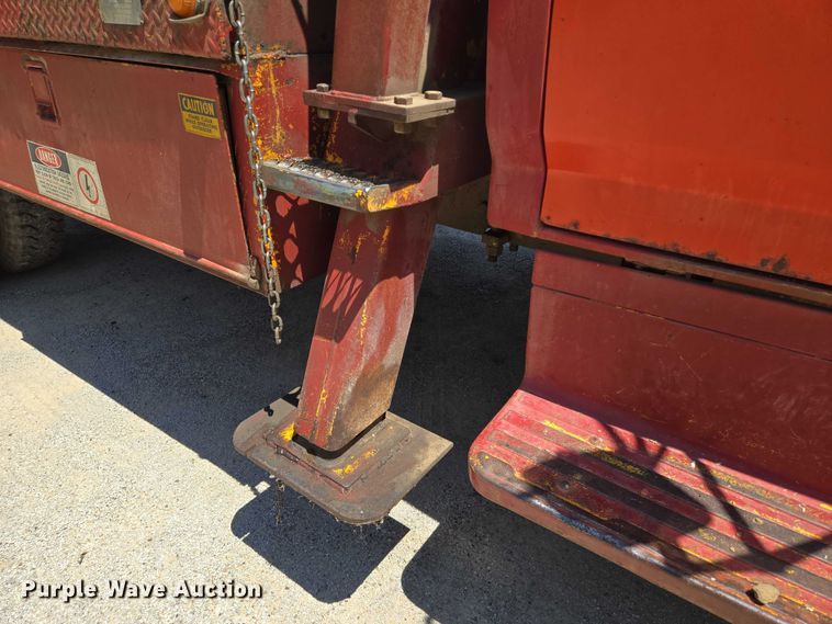 image for item EN8165 1982 Ford F700 bucket truck