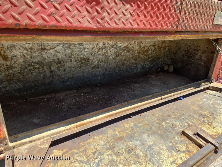 image for item EN8165 1982 Ford F700 bucket truck