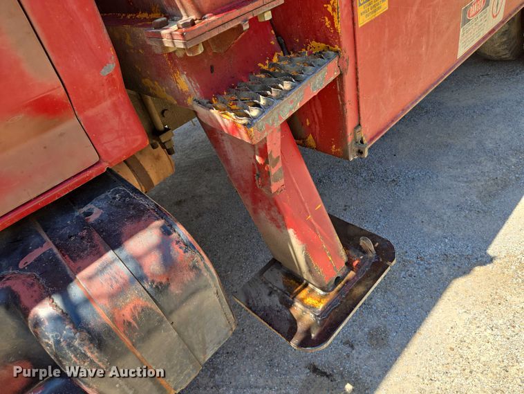 image for item EN8165 1982 Ford F700 bucket truck