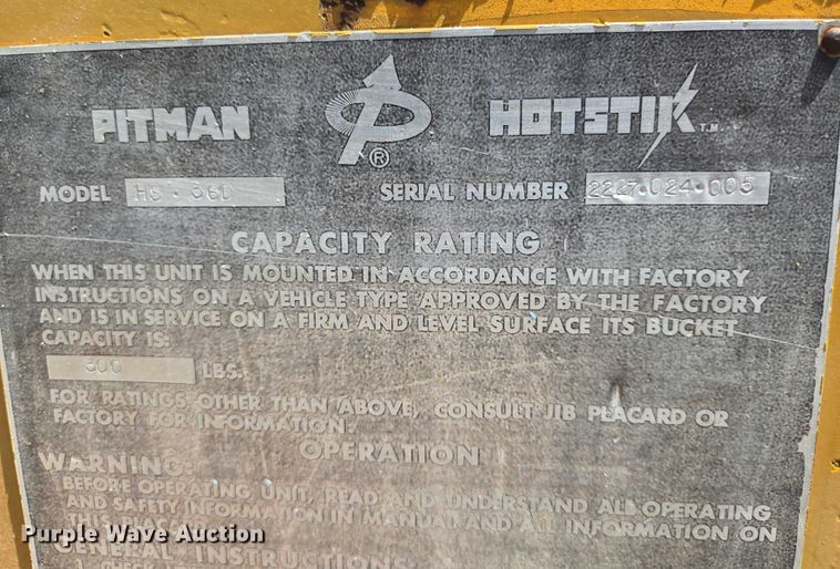 image for item EN8165 1982 Ford F700 bucket truck