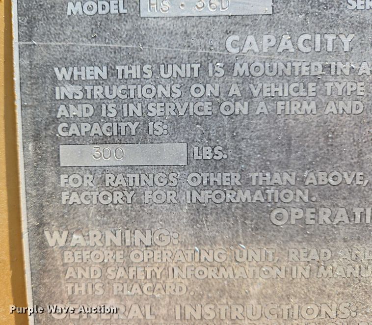 image for item EN8165 1982 Ford F700 bucket truck