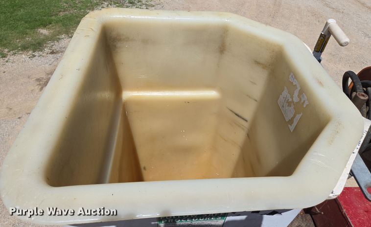 image for item EN8165 1982 Ford F700 bucket truck