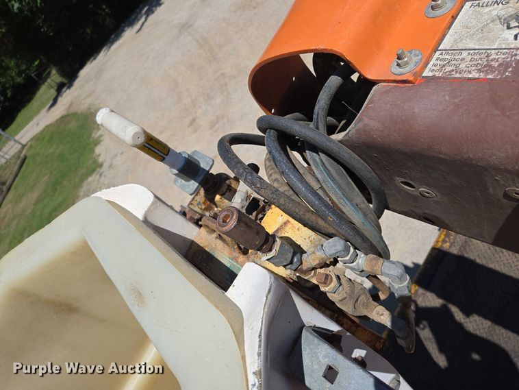 image for item EN8165 1982 Ford F700 bucket truck