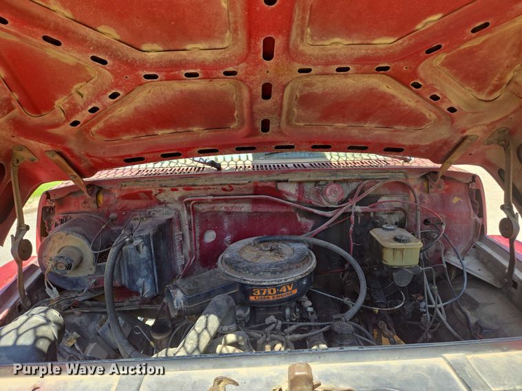 image for item EN8165 1982 Ford F700 bucket truck