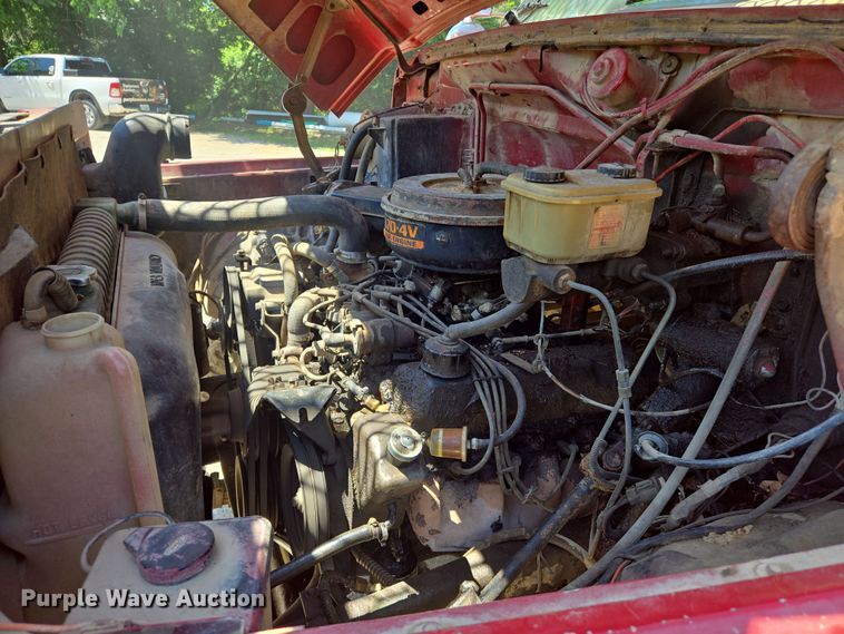 image for item EN8165 1982 Ford F700 bucket truck