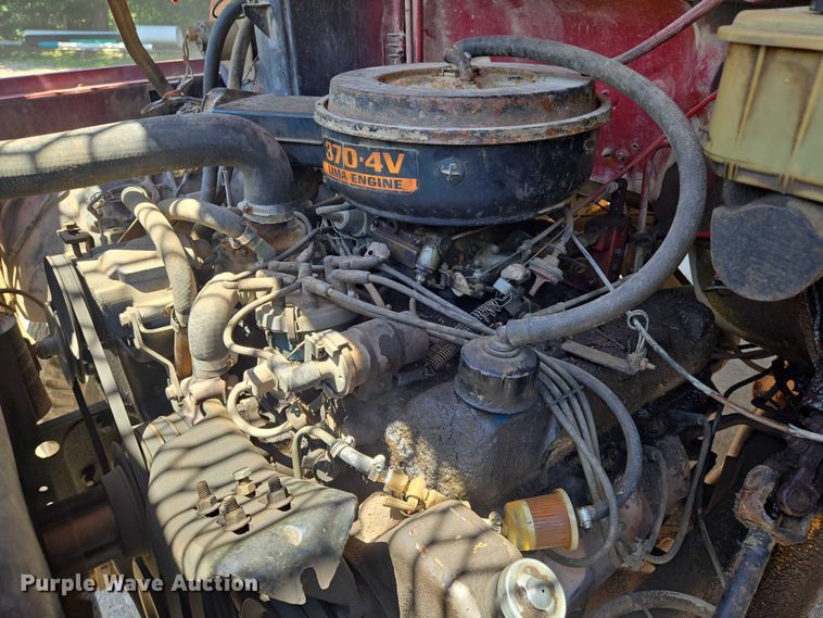 image for item EN8165 1982 Ford F700 bucket truck