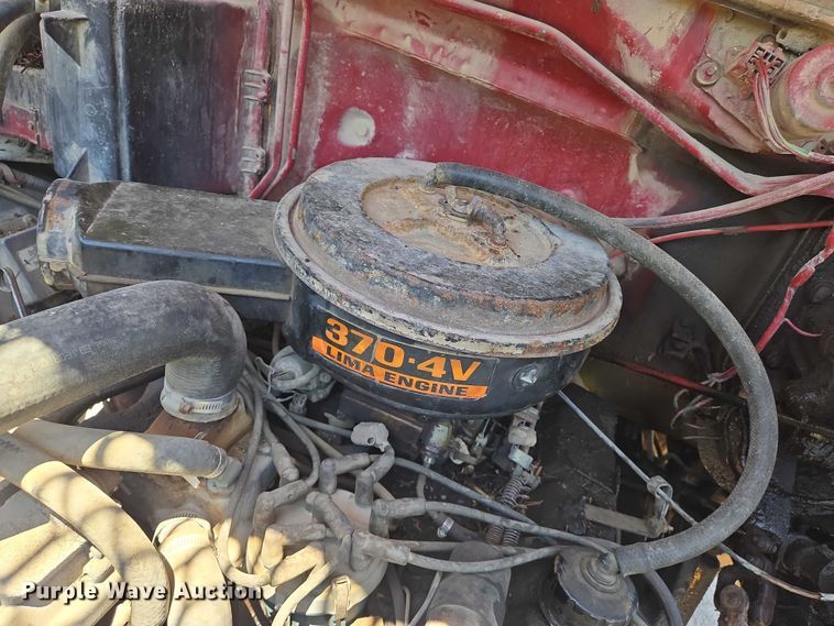 image for item EN8165 1982 Ford F700 bucket truck