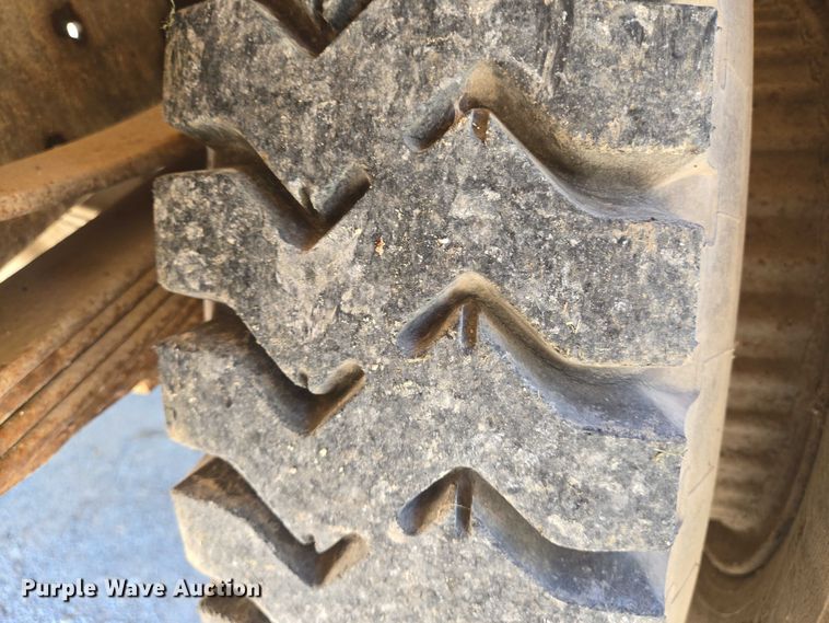 image for item EN8165 1982 Ford F700 bucket truck