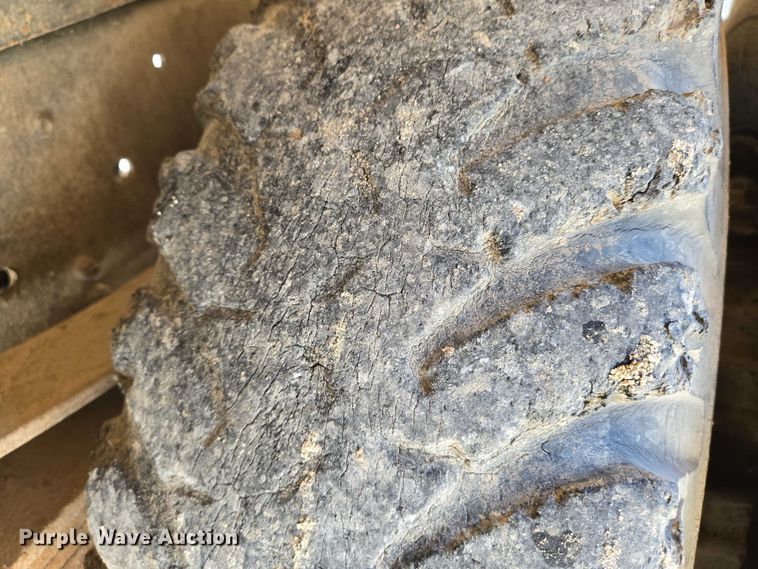 image for item EN8165 1982 Ford F700 bucket truck