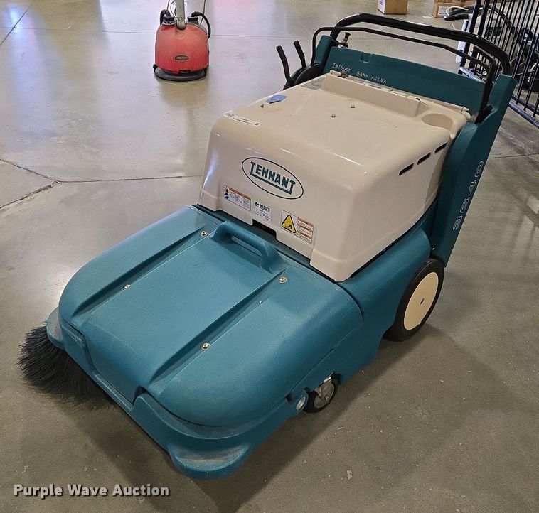 image for item EN8167 Tennant 3640 floor scrubber