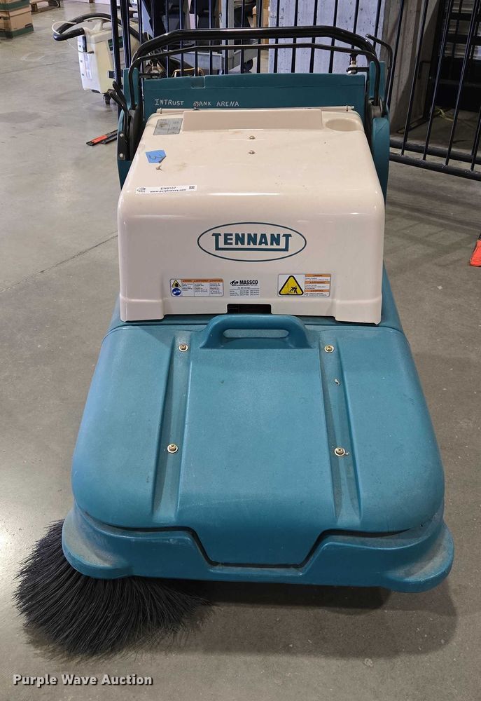image for item EN8167 Tennant 3640 floor scrubber