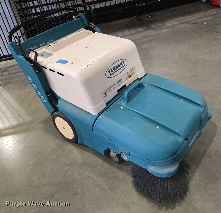 image for item EN8167 Tennant 3640 floor scrubber