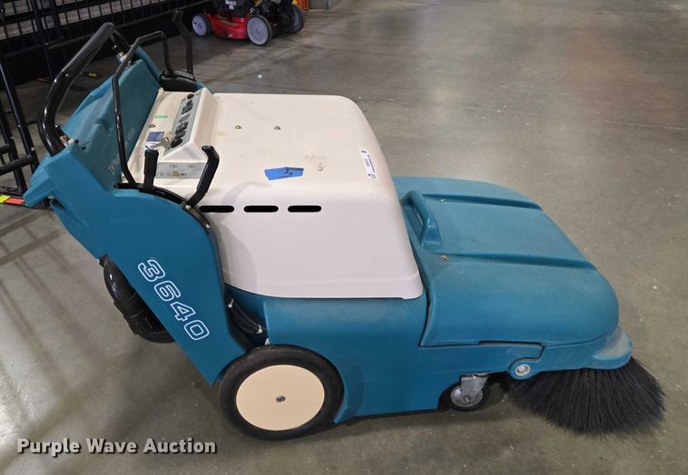 image for item EN8167 Tennant 3640 floor scrubber