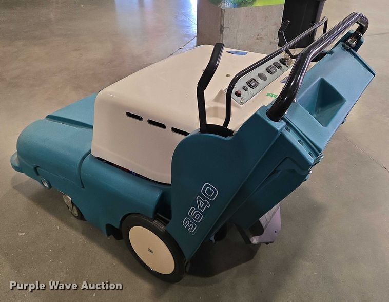 image for item EN8167 Tennant 3640 floor scrubber
