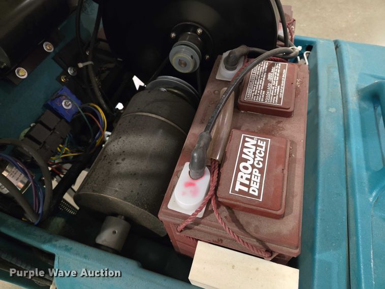 image for item EN8167 Tennant 3640 floor scrubber