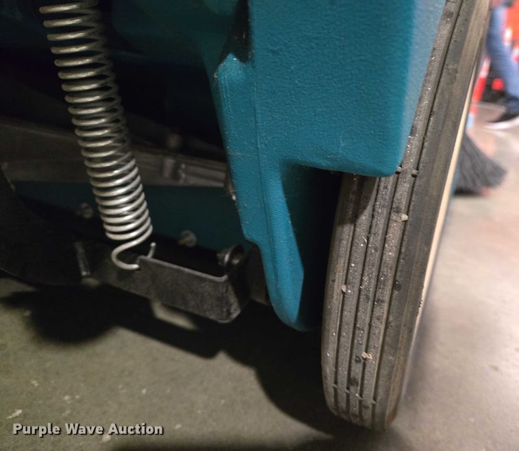 image for item EN8167 Tennant 3640 floor scrubber