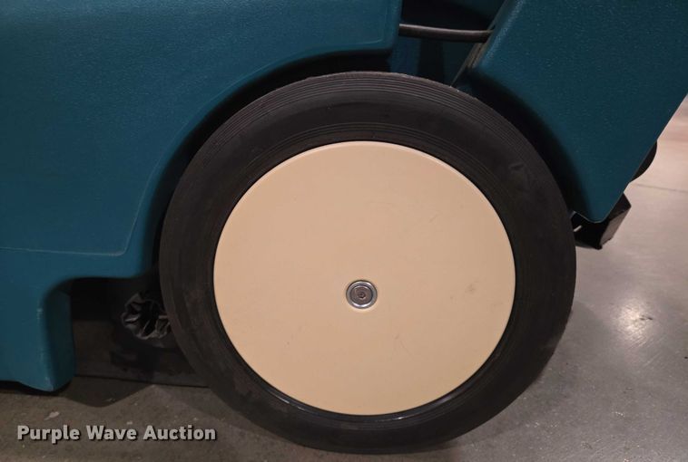 image for item EN8167 Tennant 3640 floor scrubber