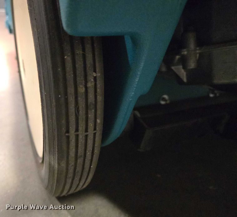 image for item EN8167 Tennant 3640 floor scrubber