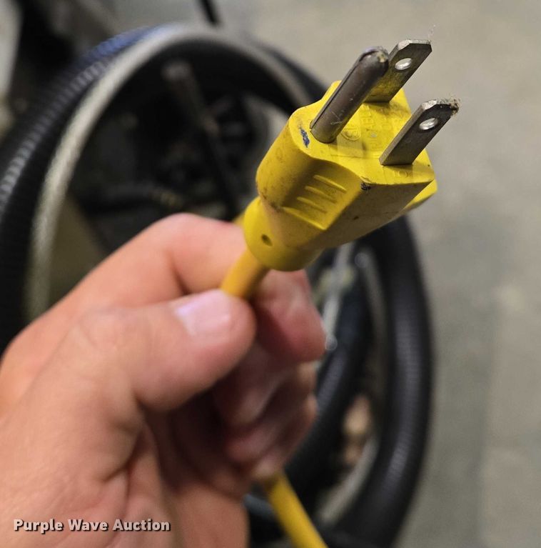 image for item EN8169 Floor cleaning equipment