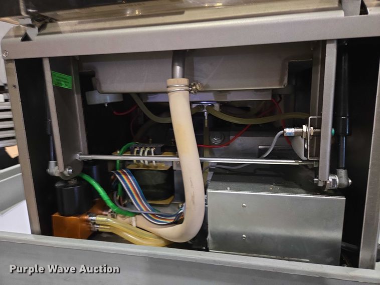 image for item EN8181 2013 Vacmaster XD-020 vacuum pump