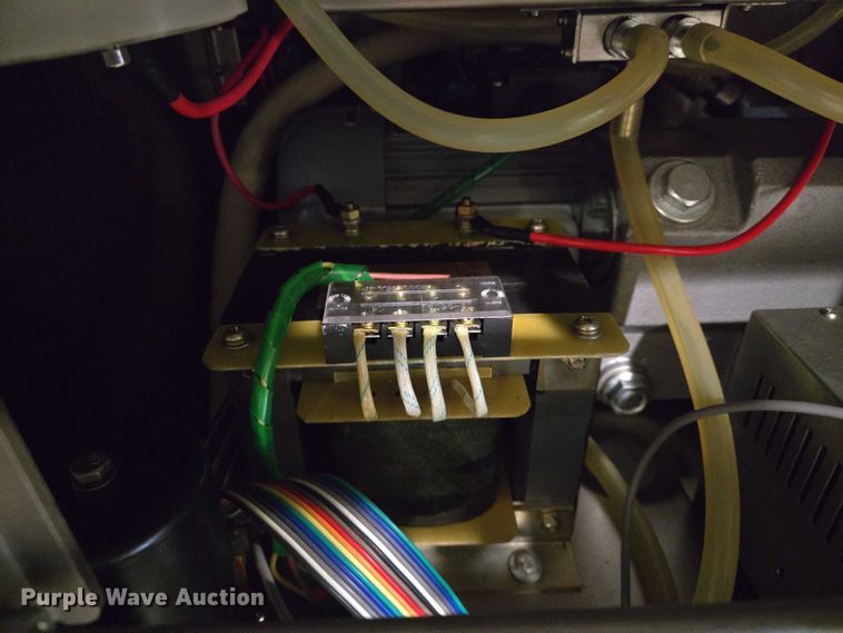 image for item EN8181 2013 Vacmaster XD-020 vacuum pump