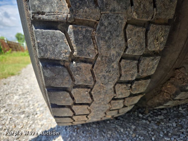 image for item EN8195 2009 Blue Bird Vision school bus