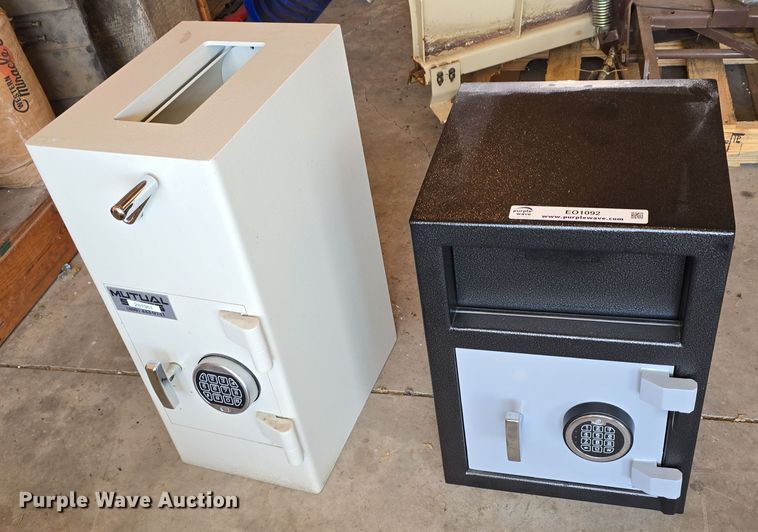 image for item EO1092 (2) safes