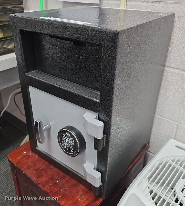 image for item EO1092 (2) safes