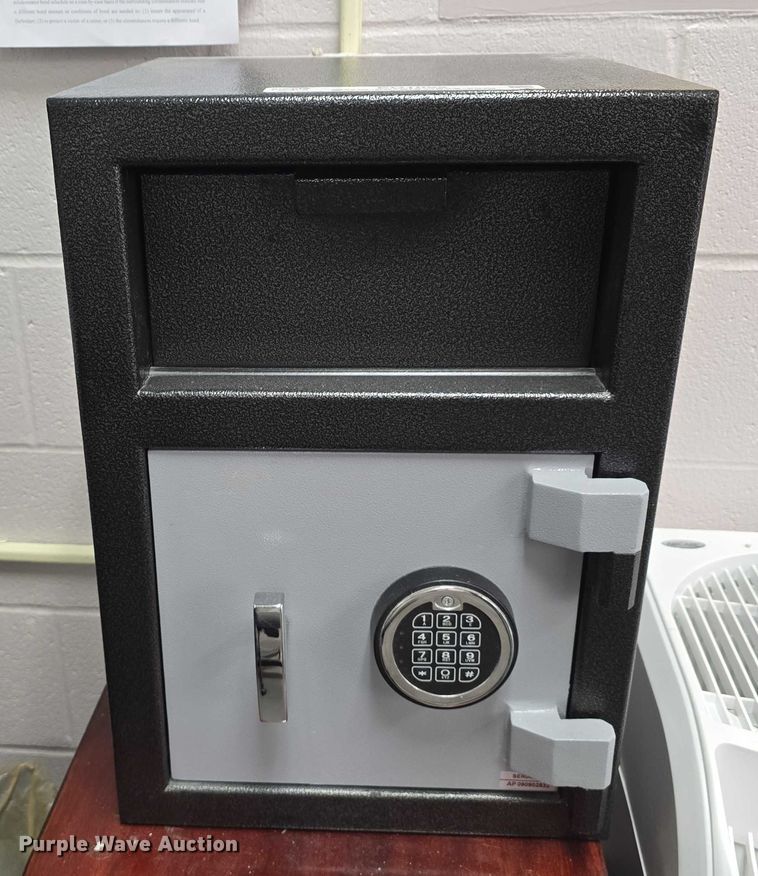 image for item EO1092 (2) safes
