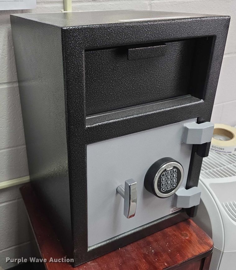 image for item EO1092 (2) safes