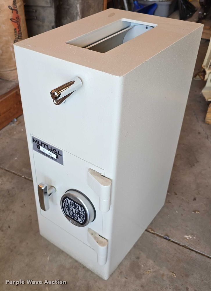 image for item EO1092 (2) safes