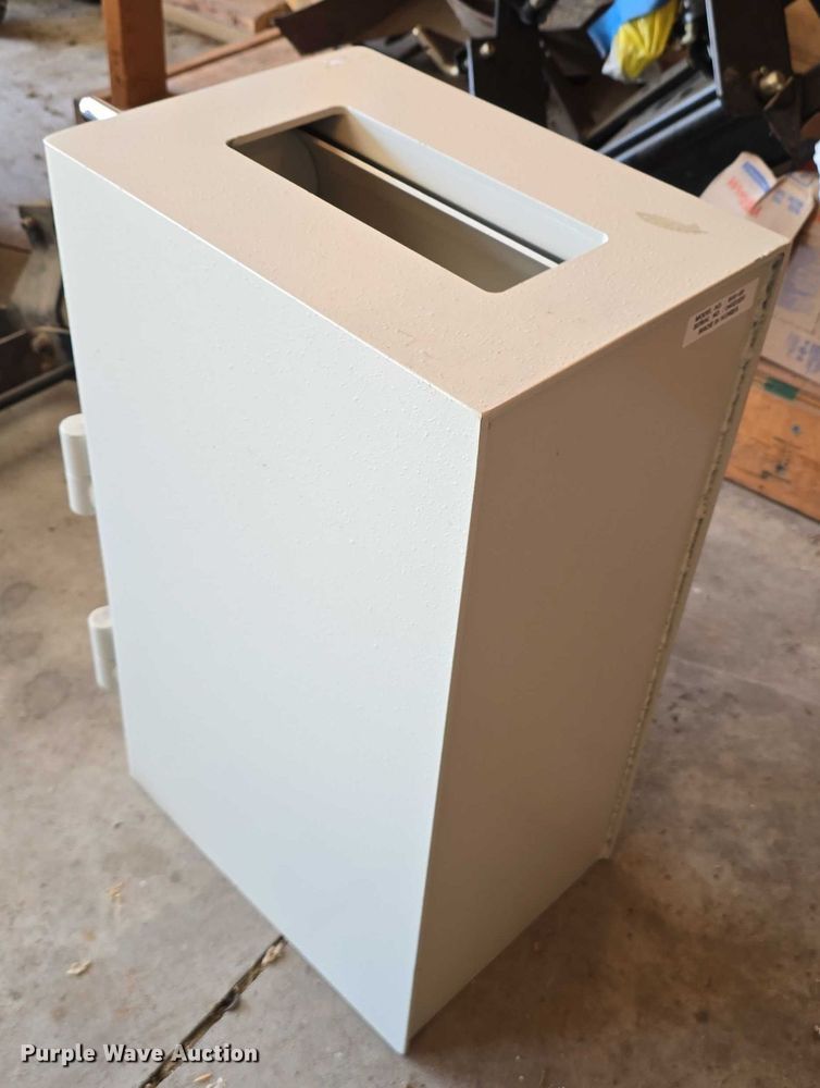 image for item EO1092 (2) safes